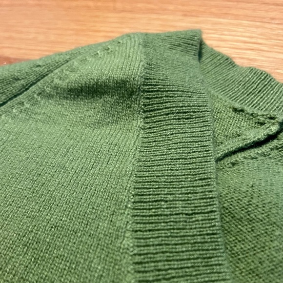 🤍 soft green cashmere sweater 🤍 - Picture 4 of 5
